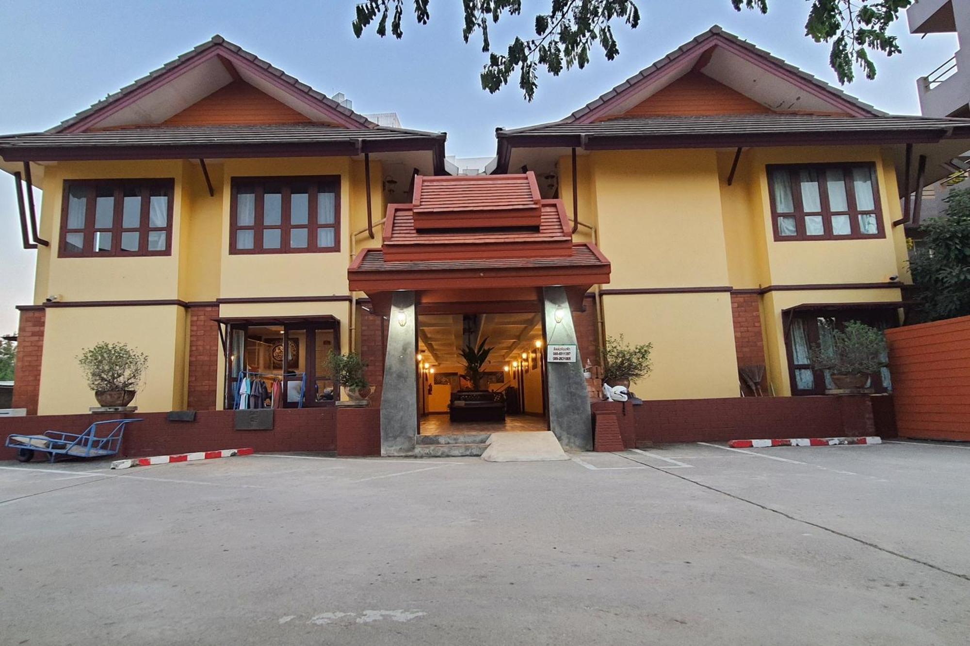 Yellow Tique Hotel ลำปาง ภายนอก รูปภาพ